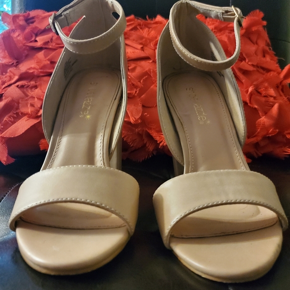 Heels - Picture 2 of 3